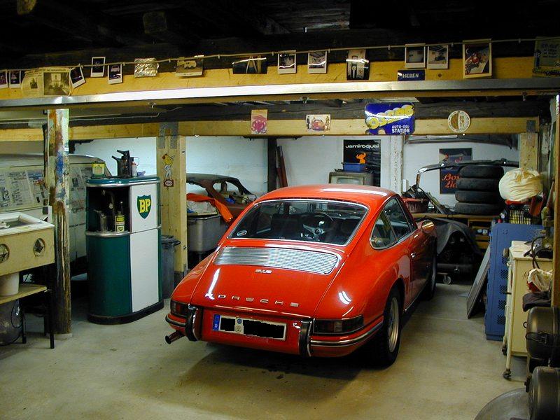 Porsche im Stall